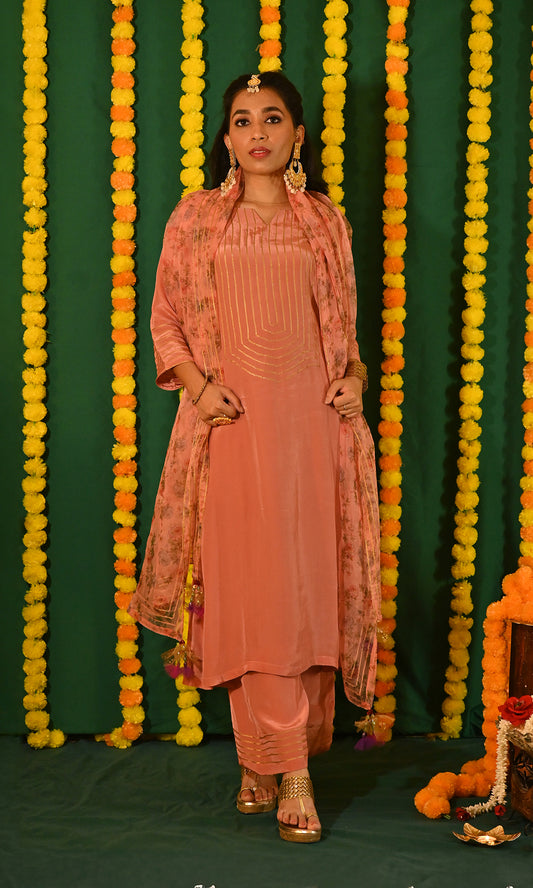 Aafreen: Peach Crepe Gota Detailed Kurta with Pants and Dupatta (set of 3)