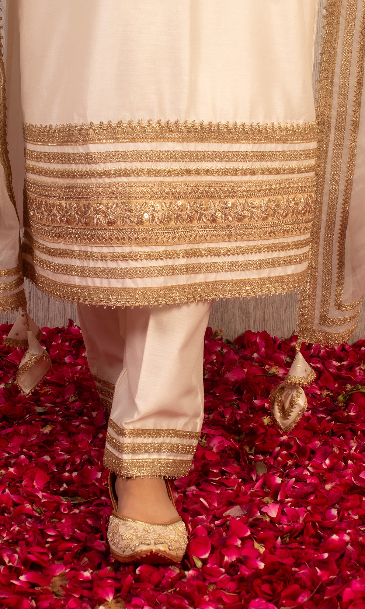 Ehsaas: Ivory and Gold Chanderi Lace Detailed Kurta with Pants and Dupatta (Set of 3)