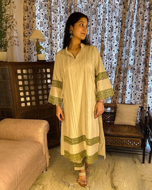 Zaina: Green Beige Pin Tuck Kurta with Pants (Set of 2)