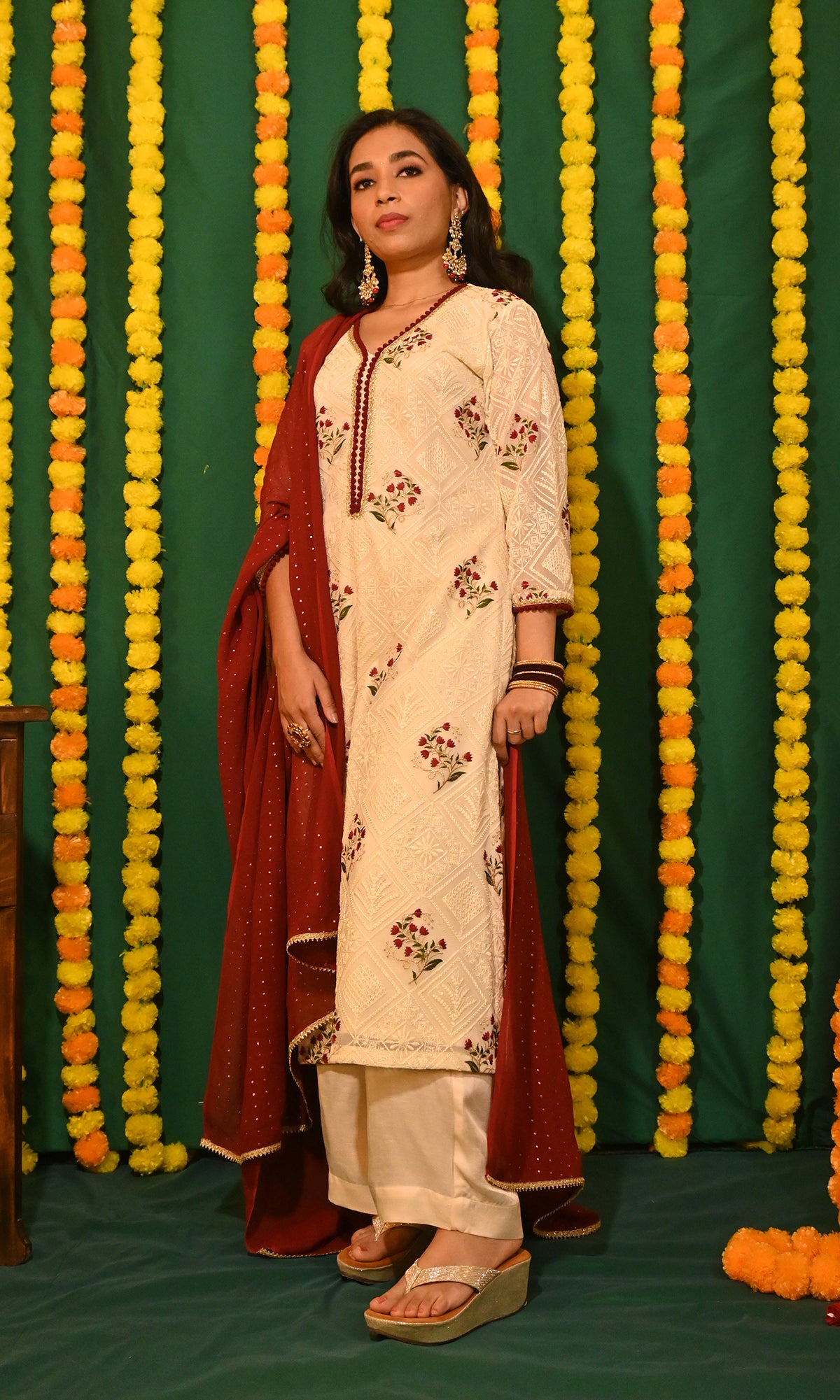 Gulzar: Kora and Maroon Chikankari Kurta with Pants and Dupatta (set of 3)