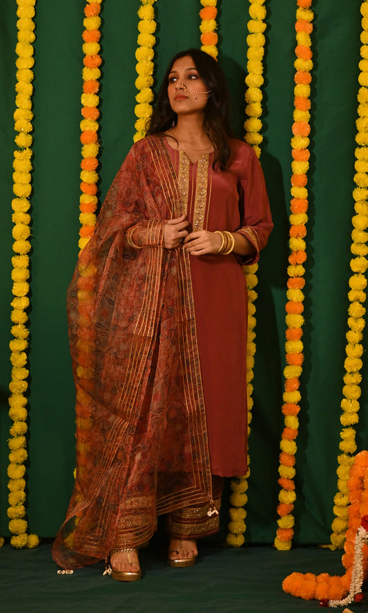Noorani: Deep Brown Crepe Kurta with Pants and Dupatta (set of 3)
