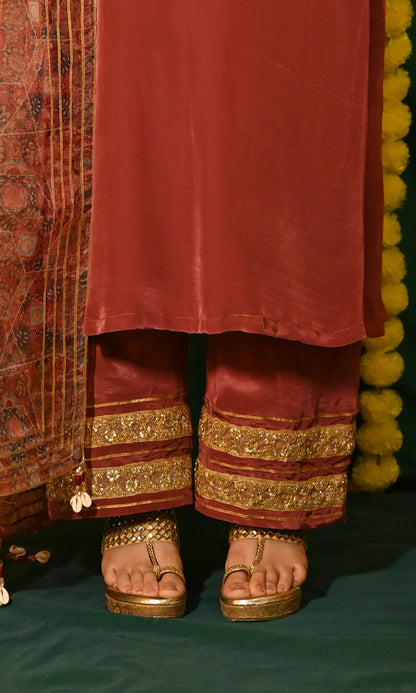 Noorani: Deep Brown Crepe Kurta with Pants and Dupatta (set of 3)