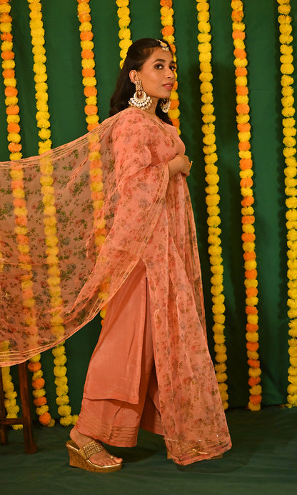 Aafreen: Peach Crepe Gota Detailed Kurta with Pants and Dupatta (set of 3)