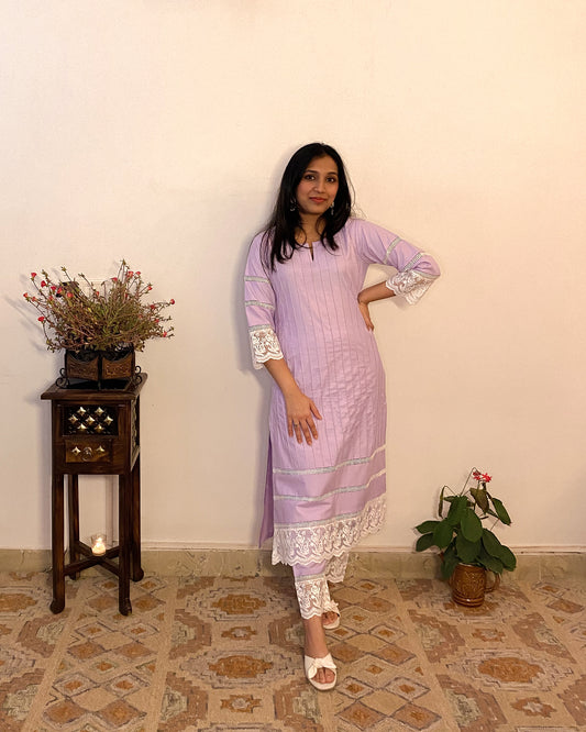Parinaaz: Lilac Cotton Lace Detailed Kurta with Pants (Set of 2)