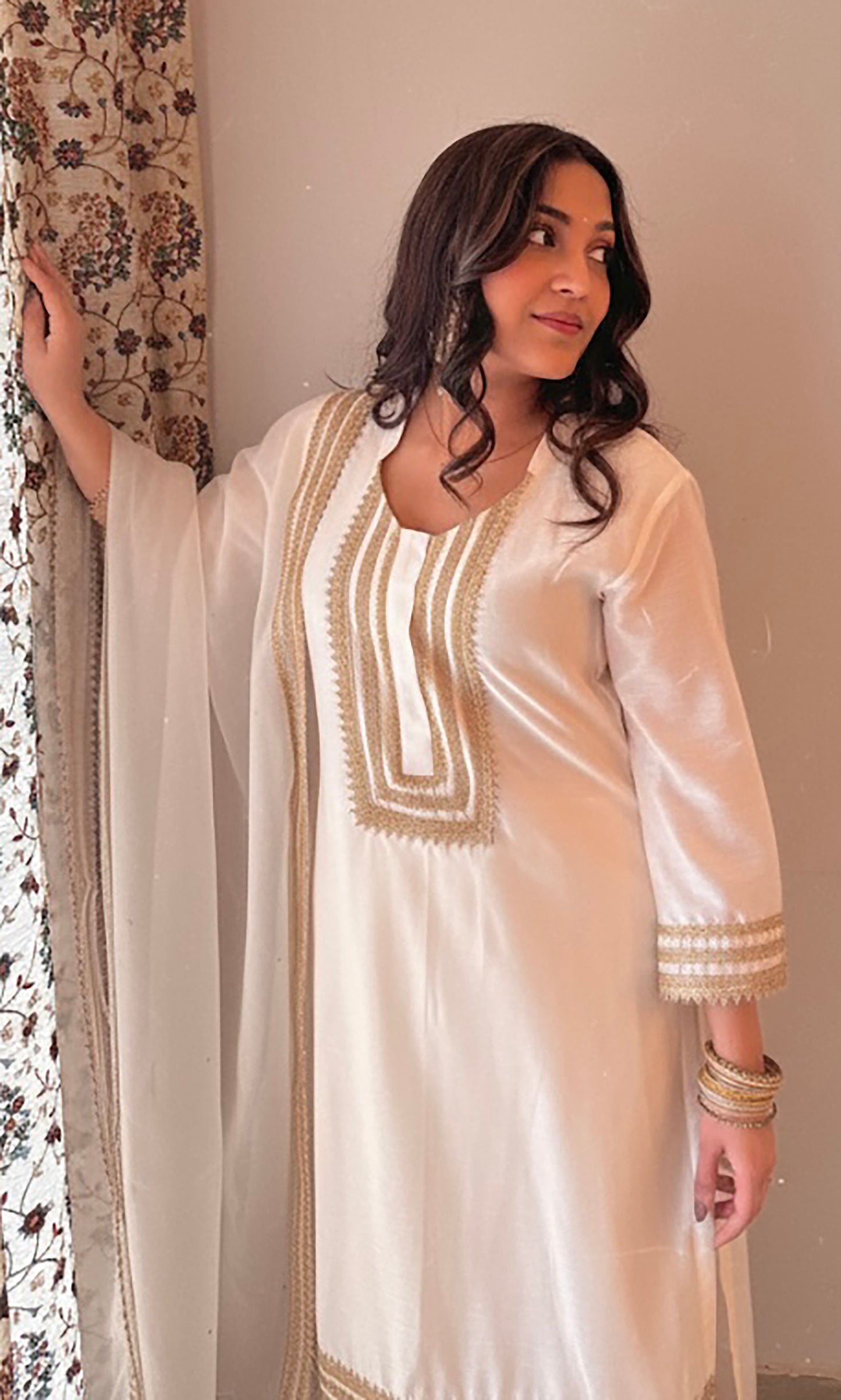 Ehsaas: Ivory and Gold Chanderi Lace Detailed Kurta with Pants and Dupatta (Set of 3)