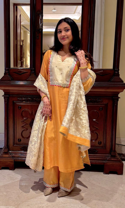 Tahira: Deep Rose and Green Chanderi Kurta with Pants and Dupatta (Set of 3)