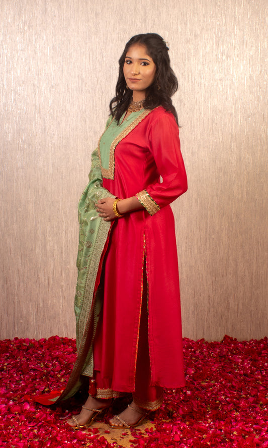 Tahira: Red and Green Chanderi Kurta with Pants and Dupatta (Set of 3)