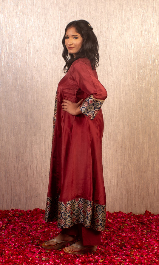 Zeba: Maroon Kalidar Kurta with Pants and Dupatta (Set of 2)