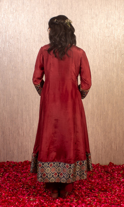 Zeba: Midnight Blue Kalidar Kurta with Pants and Dupatta (Set of 2)